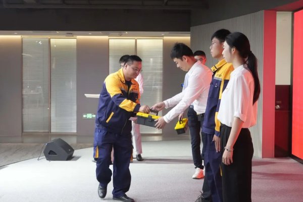 顺配宝 普陀区国资系统“七一”主题座谈会激励党员干部集结攻坚